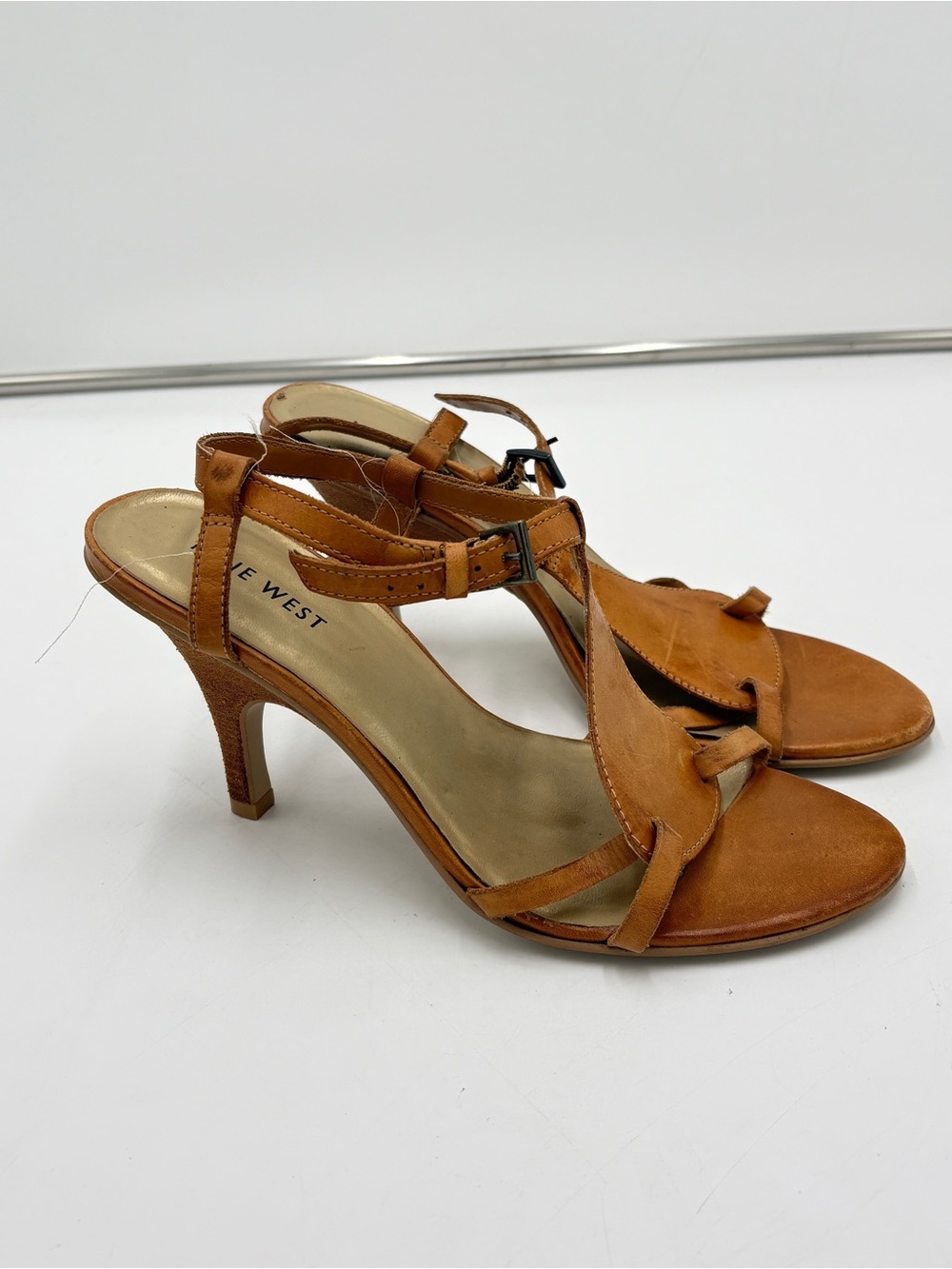 Nine West Brown Tan Leather Sandal Strappy Kitten Low Stacked Heel Womens Size 9